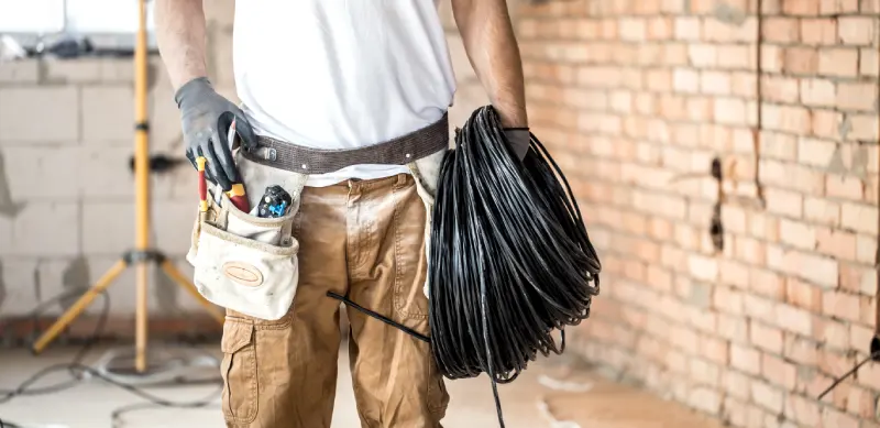 London electrician working on home fuse box