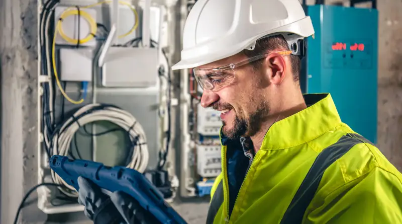 How to Choose a Reliable Emergency Electrician in London